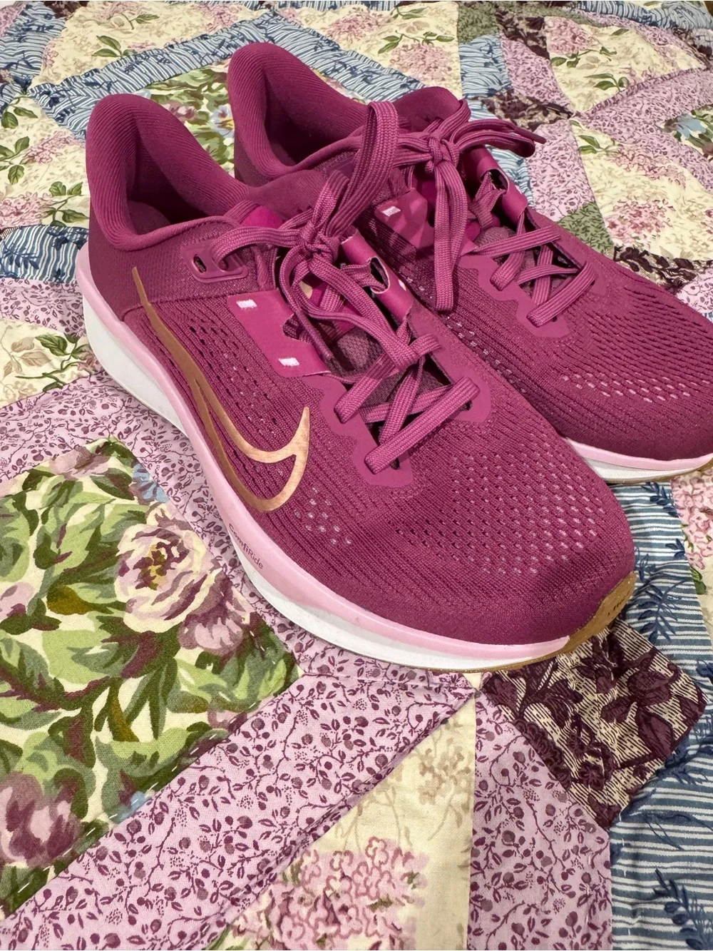 Nike Women's Plum/Pink Running Shoes with Gold Swoosh - Picture 2 of 4